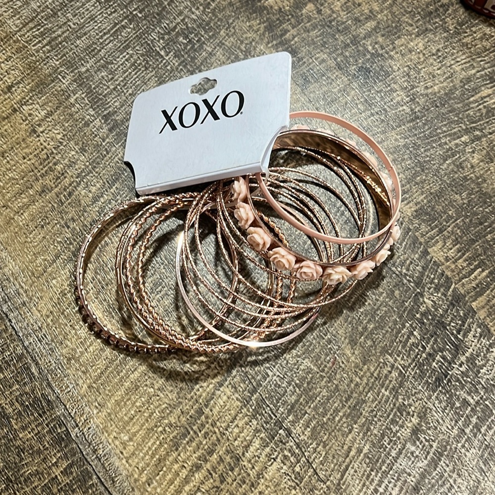 🌺bundle of 15 bracelets!!🌺